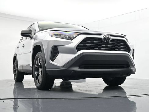 Used 2022 Toyota RAV4 LE FWD image 37