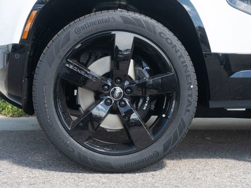 New 2025 Land Rover Defender 110 V8 image 32