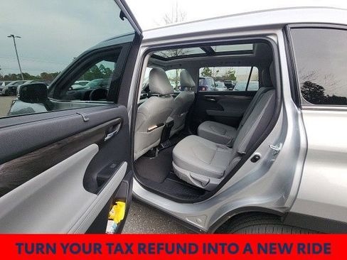 Used 2023 Toyota Highlander Platinum image 18