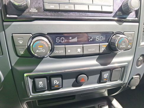 Used 2024 Nissan Titan SV w/ SV Convenience Package RWD image 28