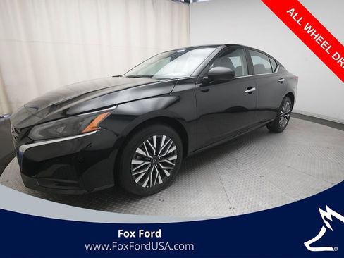 Used 2025 Nissan Altima 2.5 SV AWD/4WD image 1