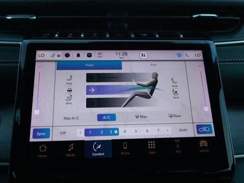 Used 2024 Jeep Grand Cherokee L Limited w/ Luxury Tech Group II image 17