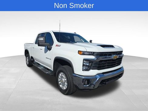 Used 2024 Chevrolet Silverado 2500 LT AWD/4WD image 8