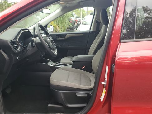 Used 2022 Ford Escape SE w/ SE Sport Appearance Package image 18