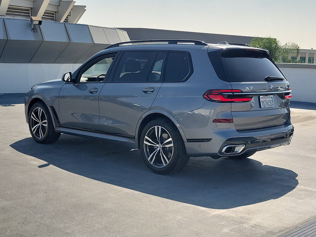 Used 2026 BMW X7 xDrive40i AWD/4WD image 2