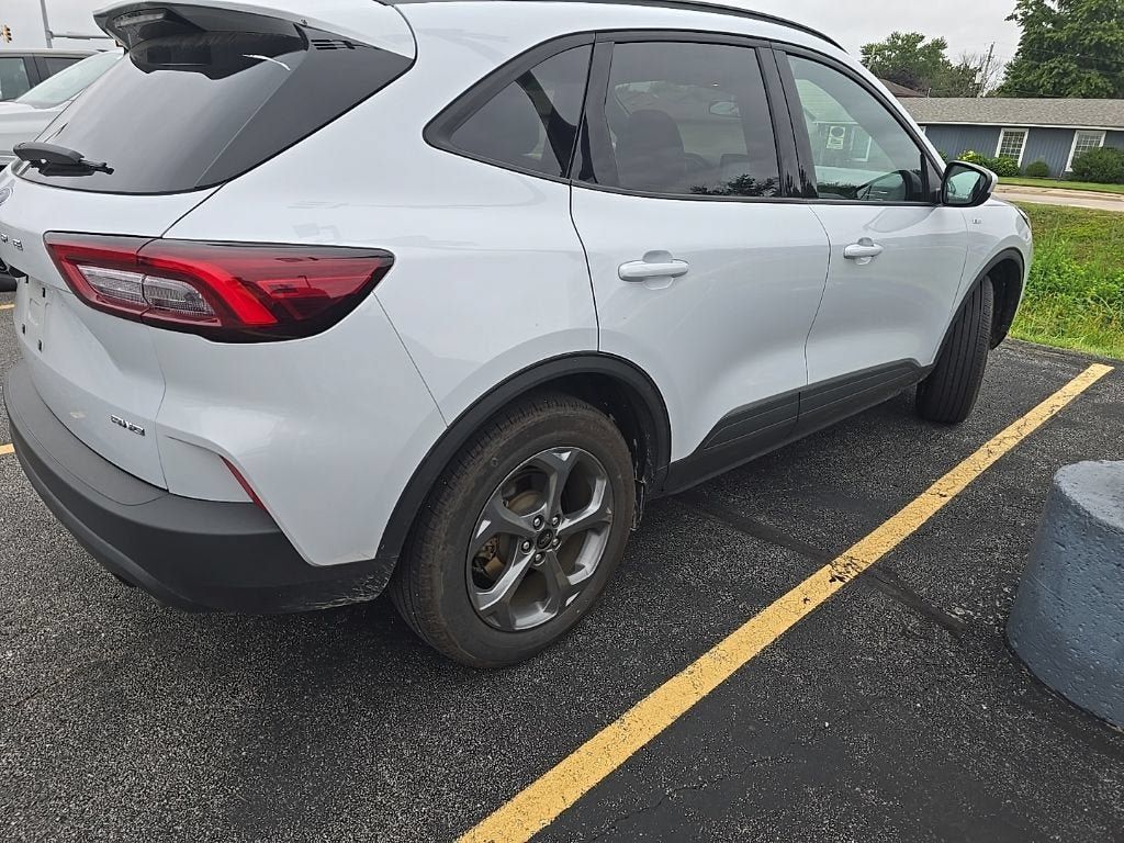 Used 2025 Ford Escape ST-Line Select AWD/4WD image 4