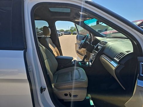 Used 2016 Ford Explorer Limited w/ Class II Trailer Tow Package AWD/4WD image 18