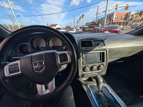Used 2014 Dodge Challenger SXT image 20