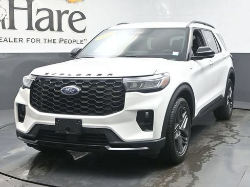 Used 2025 Ford Explorer ST-Line w/ ST-Line Street Pack AWD/4WD image 7