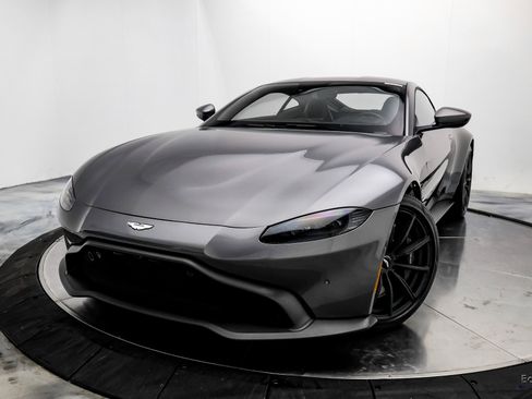 Used 2020 Aston Martin V8 Vantage Coupe image 3