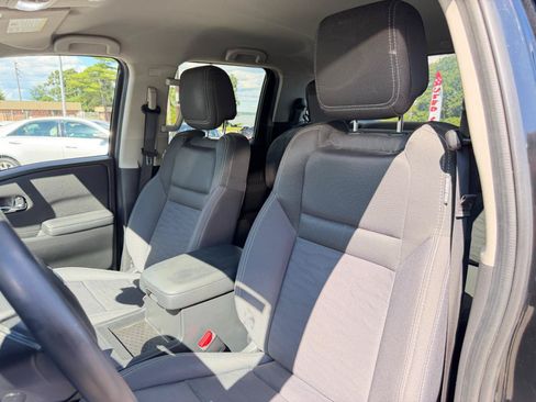 Used 2022 Nissan Frontier SV w/ Technology Package AWD/4WD image 13