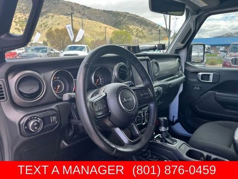 Used 2023 Jeep Gladiator Sport AWD/4WD image 13