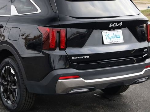 Certified 2024 Kia Sorento S image 8