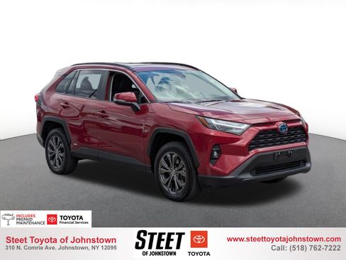 Used 2022 Toyota RAV4 XLE Premium image 1