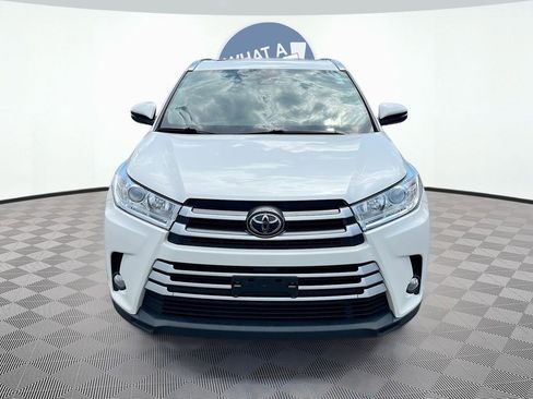 Used 2017 Toyota Highlander XLE AWD/4WD image 2