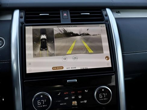 New 2026 Land Rover Discovery Dynamic SE image 24