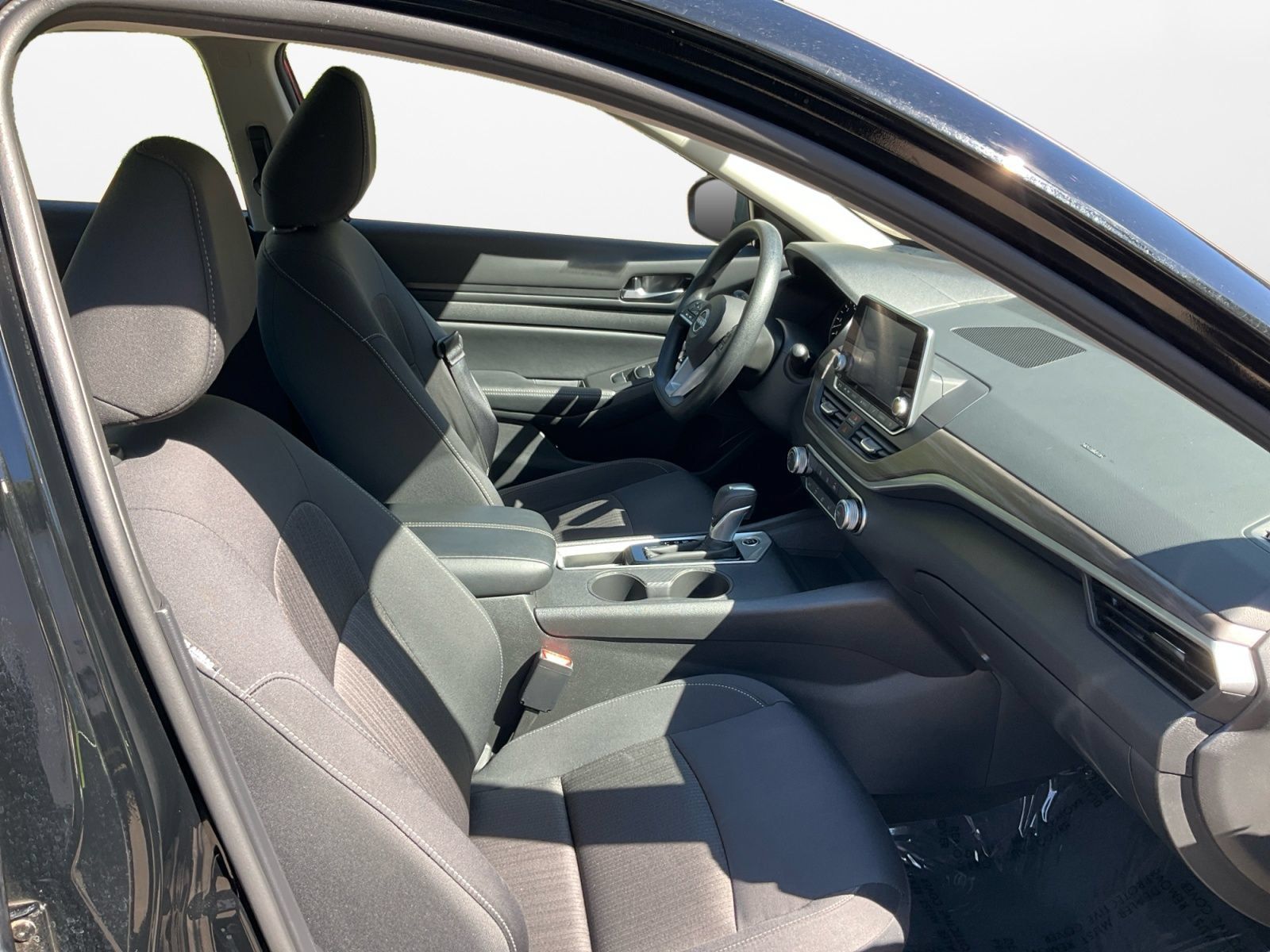 Used 2025 Nissan Altima 2.5 SV FWD image 17