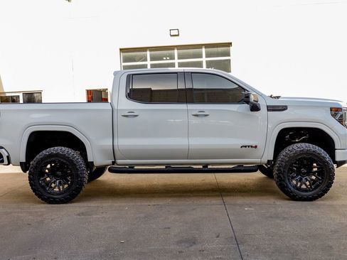 Used 2024 GMC Sierra 1500 AT4 w/ Technology Package image 11