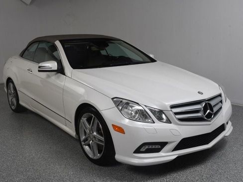 Used 2011 Mercedes-Benz E 550 Cabriolet image 21