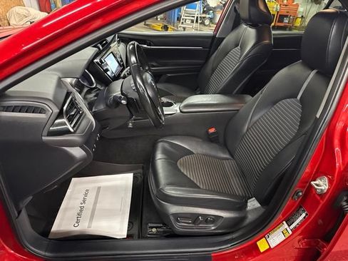 Used 2020 Toyota Camry SE FWD image 11