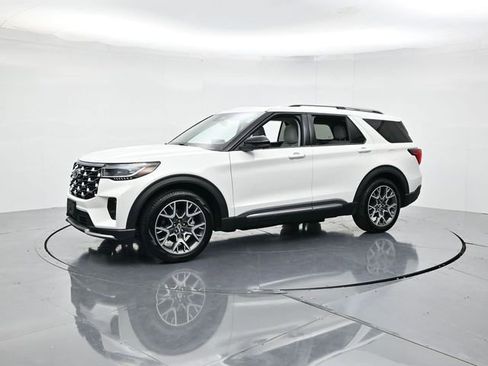 Certified 2025 Ford Explorer Platinum w/ Ultimate Package image 5