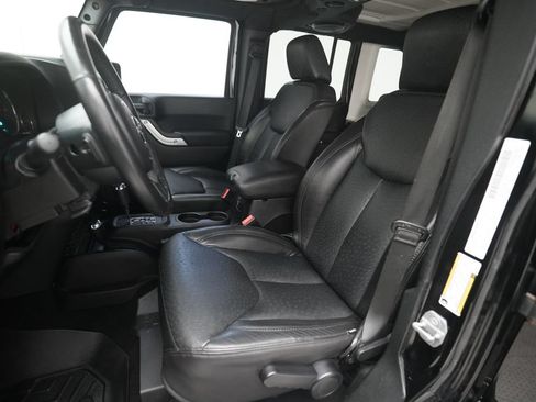 Used 2014 Jeep Wrangler Unlimited Rubicon w/ Dual Top Group AWD/4WD image 7
