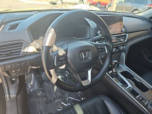 Used 2018 Honda Accord Touring image 15