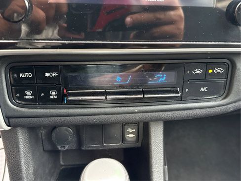 Used 2017 Toyota Corolla L FWD image 28