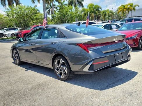 Used 2025 Hyundai Elantra Limited image 3