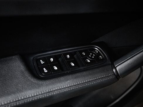 Certified 2024 Porsche Cayenne Coupe AWD/4WD image 22