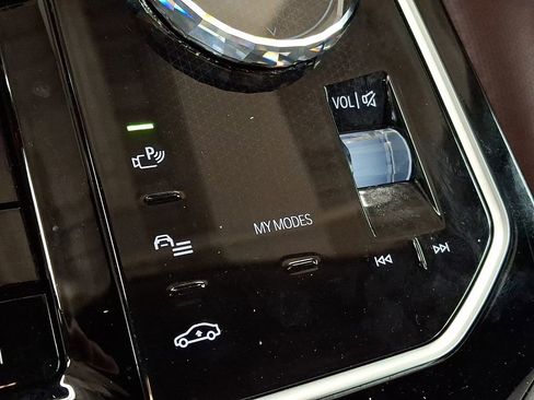 Certified 2023 BMW 760i xDrive image 19