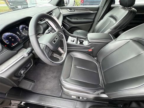 New 2025 Jeep Grand Cherokee L Limited w/ Black Appearance Package image 24