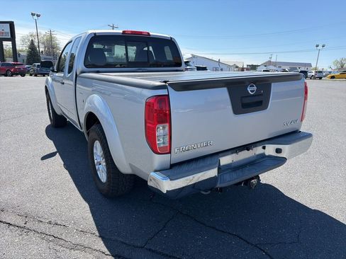 Used 2015 Nissan Frontier SV image 3