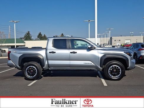Certified 2024 Toyota Tacoma TRD Off-Road AWD/4WD image 7