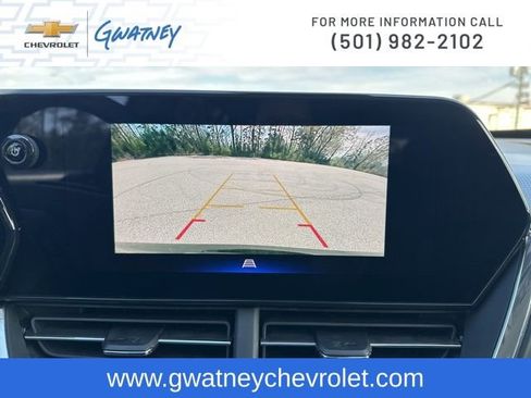 Used 2025 Chevrolet Trax LT w/ LT Convenience Package image 18