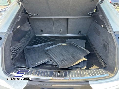 Used 2023 Porsche Cayenne Platinum Edition image 35