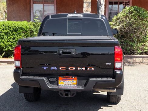 Used 2022 Toyota Tacoma SR5 w/ Technology Package image 7