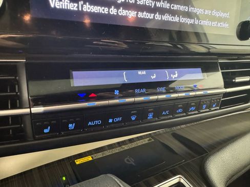 Used 2024 Toyota Sienna Platinum image 20