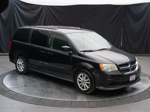 Used 2014 Dodge Grand Caravan SXT image 2