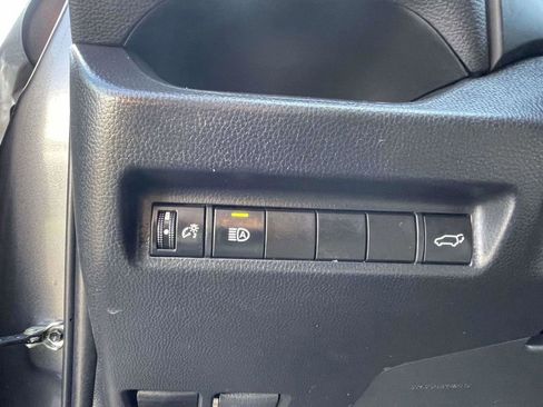 Used 2022 Toyota RAV4 XLE w/ Convenience Package FWD image 28