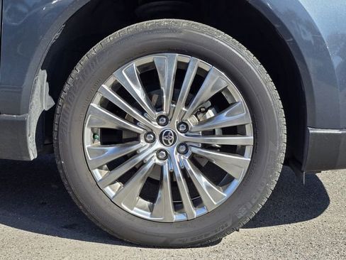 Used 2021 Toyota Venza XLE w/ Softex Package image 11