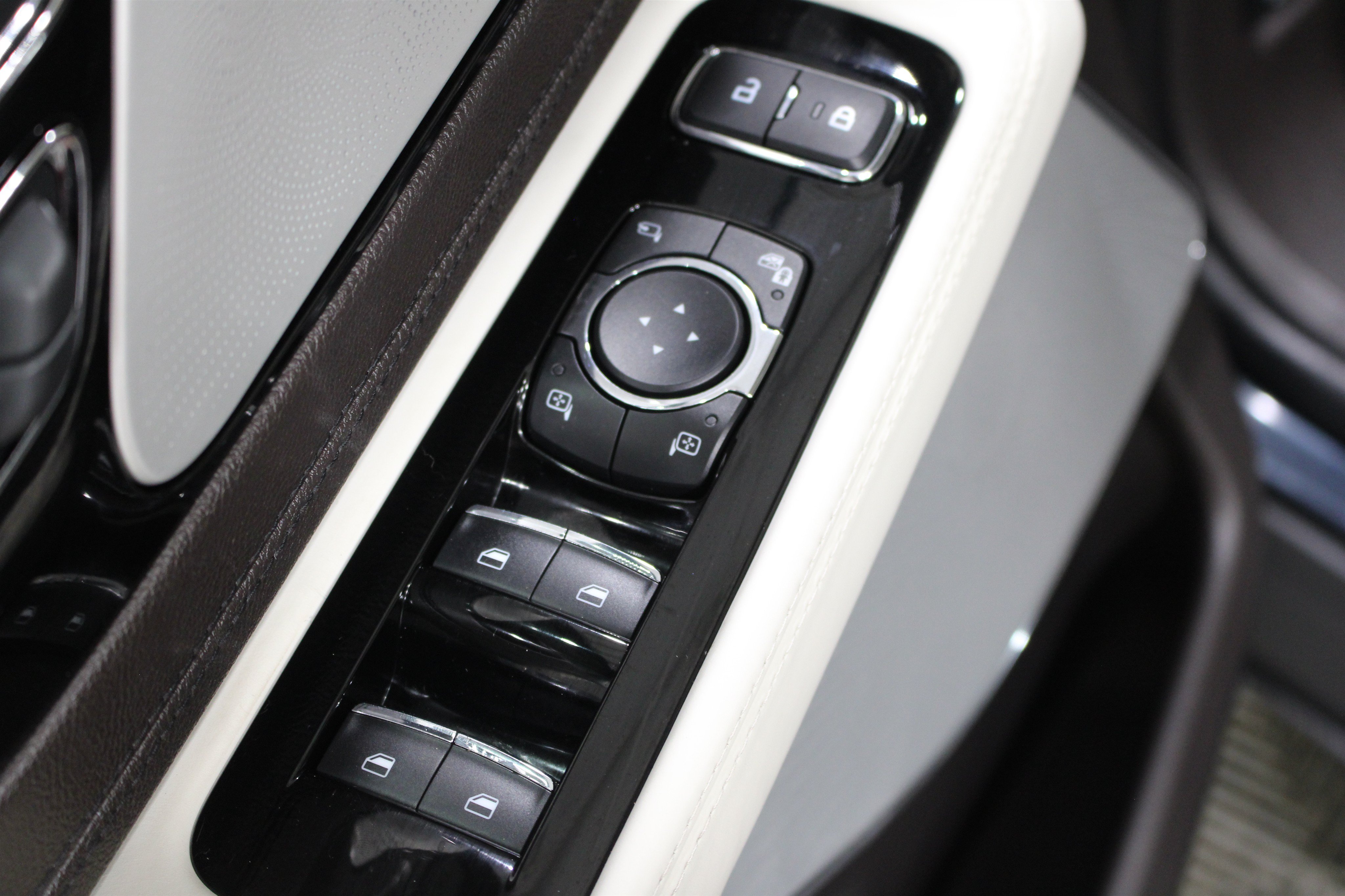 Used 2021 Lincoln Aviator Black Label w/ Dynamic Handling Package AWD/4WD image 6