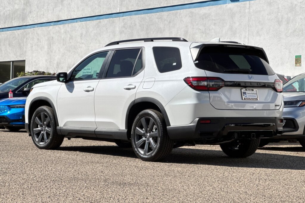 New 2026 Honda Pilot Sport image 6