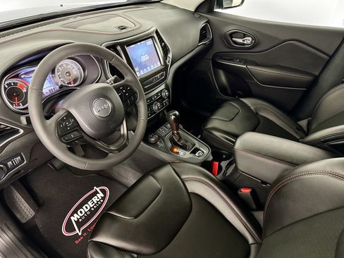 Used 2022 Jeep Cherokee Trailhawk AWD/4WD image 8