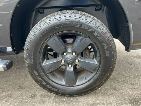 Used 2019 RAM 1500 Express w/ Express Value Package AWD/4WD image 9