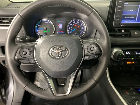 Used 2021 Toyota RAV4 XLE w/ Convenience Package AWD/4WD image 18