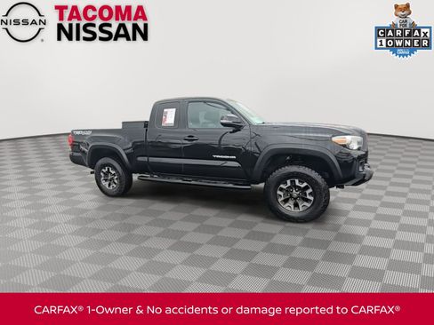 Used 2019 Toyota Tacoma TRD Off-Road image 2
