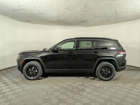 New 2026 Jeep Grand Cherokee Altitude AWD/4WD image 3