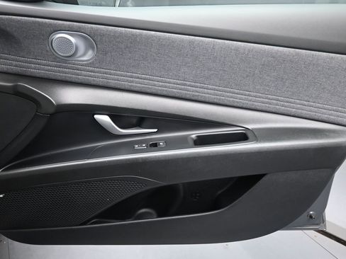 Used 2024 Hyundai Elantra Limited image 25
