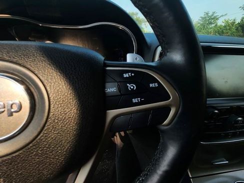 Used 2014 Jeep Grand Cherokee Limited w/ Luxury Group II AWD/4WD image 14